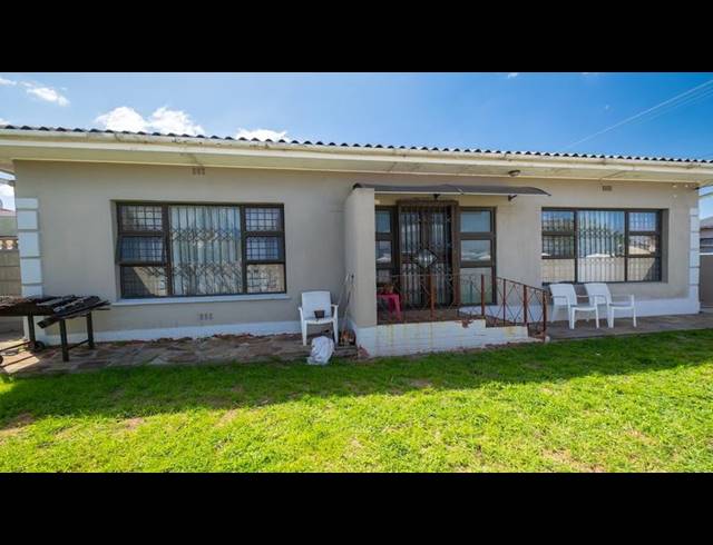 3 BEDROOM HOUSE FOR SALE IN CHURCHILL ESTATE